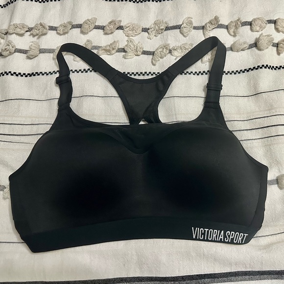 New Victoria’s Secret sports bra! Versatile, supportive 32D black bra! 👙 - Picture 3 of 5